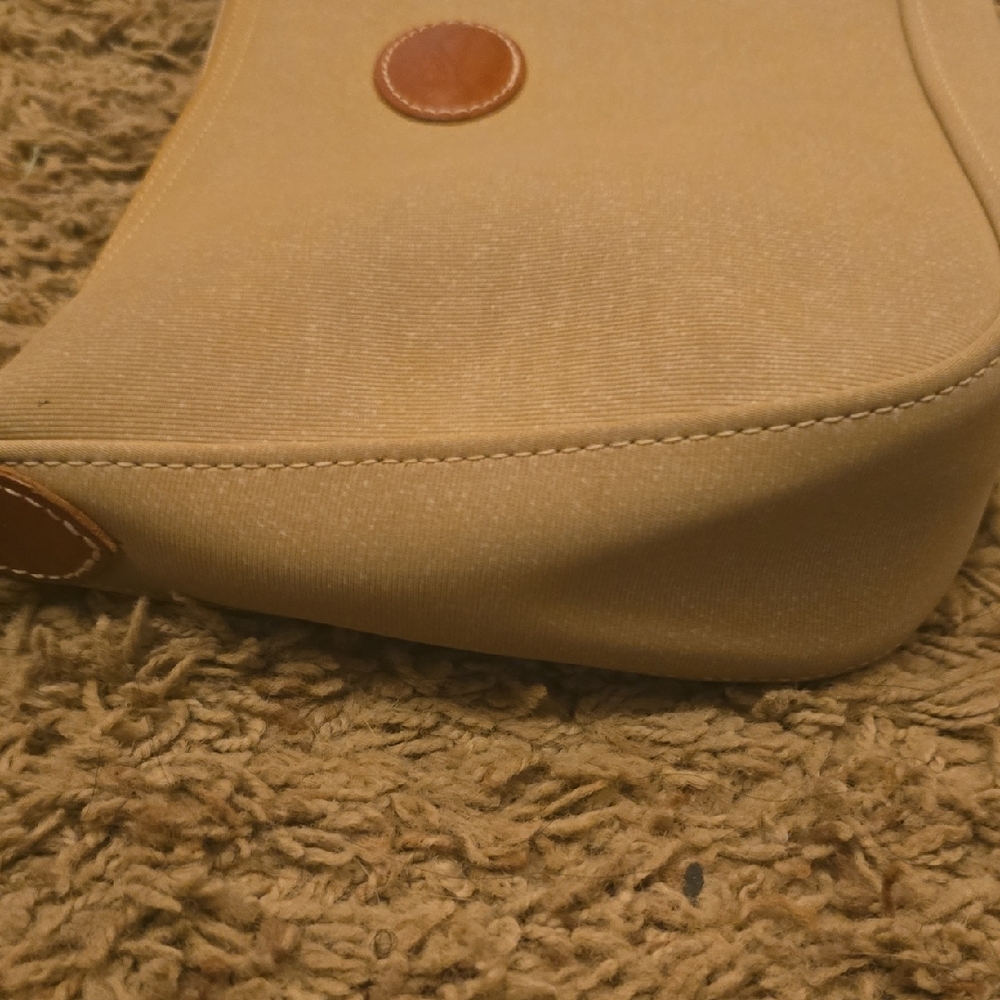 Elegant Longchamp Tan Shoulder Bag - Picture 14 of 15